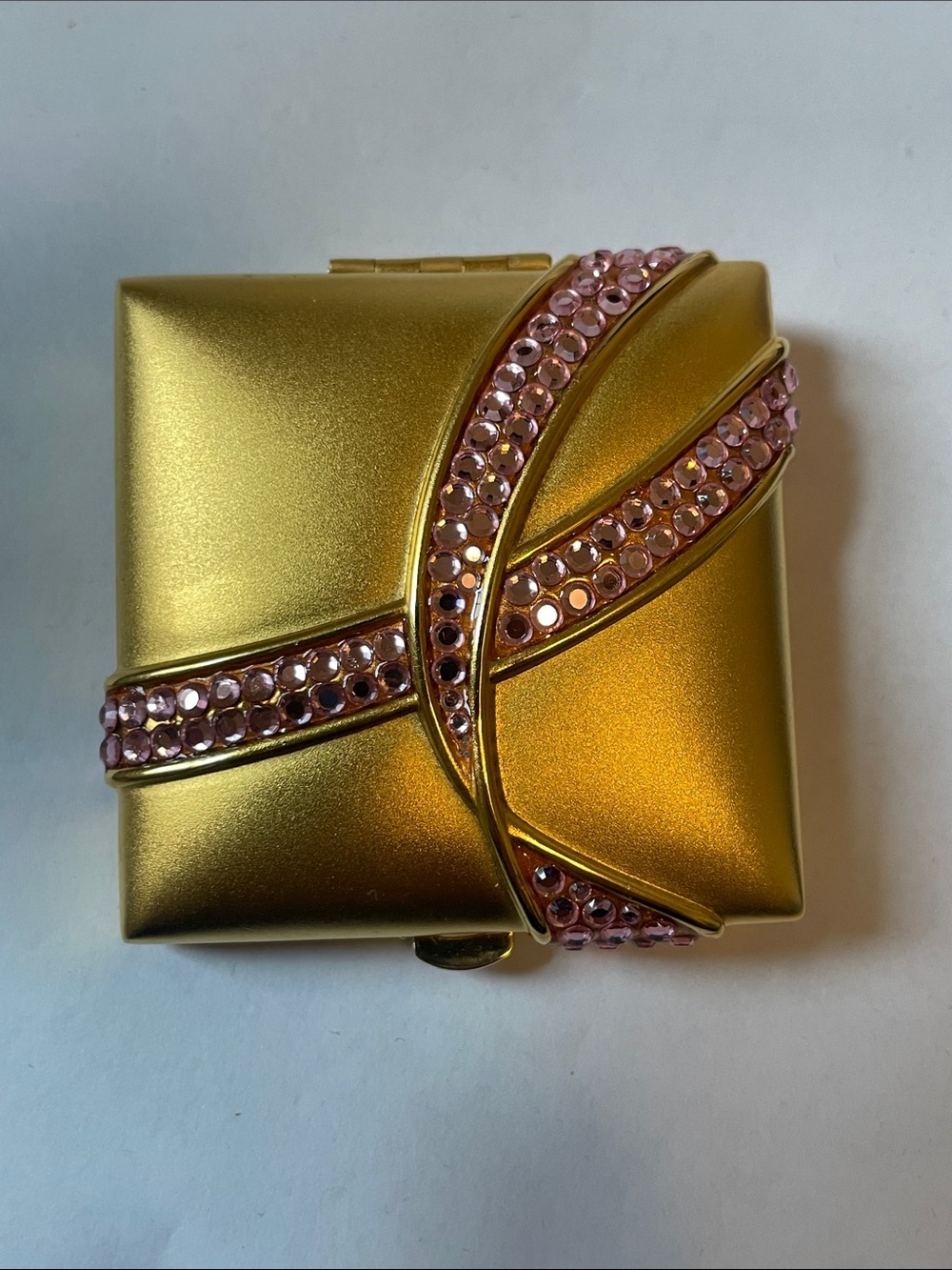Estee Lauder "Pink Ribbon" Rhinestone Compact with Lucidity Transparent Powder - Picture 5 of 9